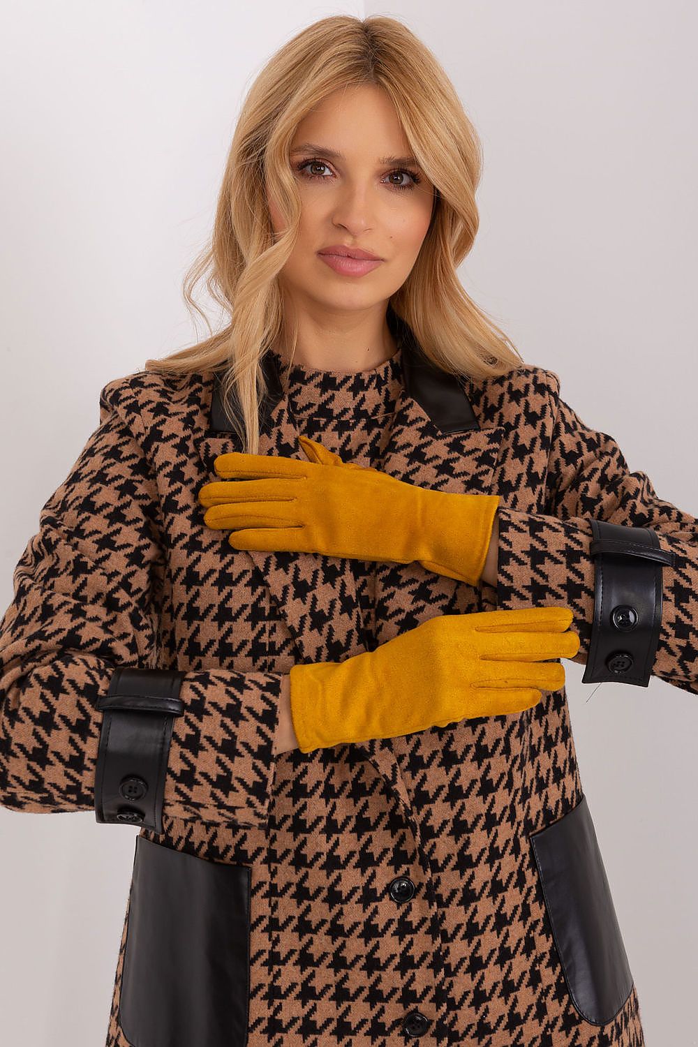  Gloves model 190826 AT 