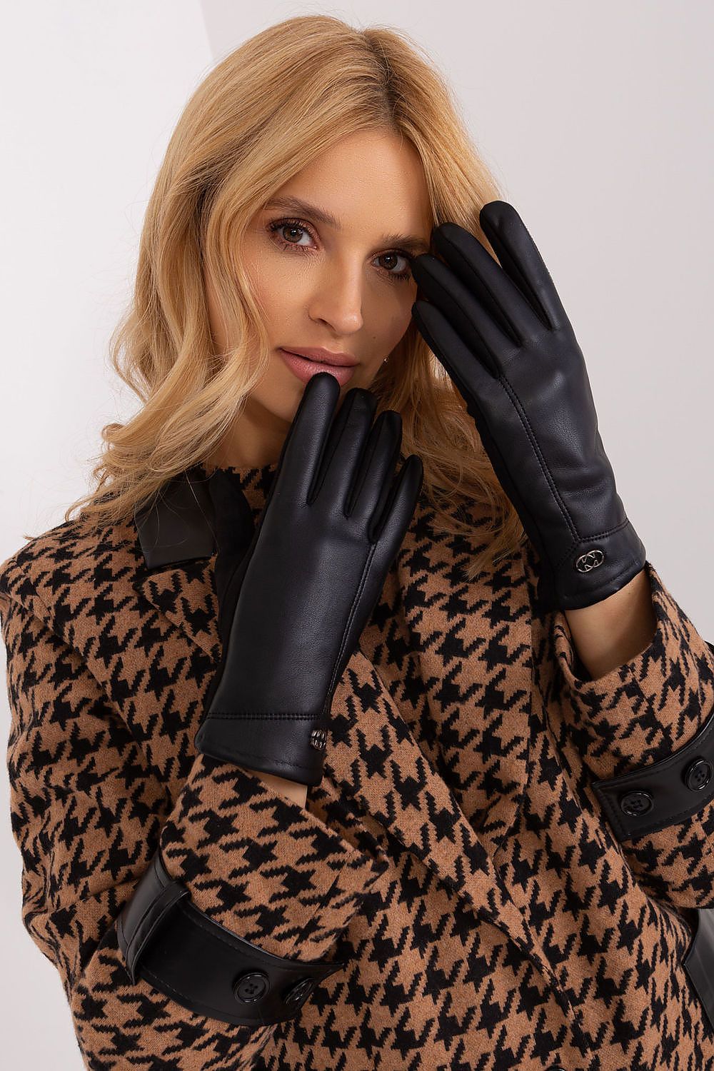  Gloves model 190843 AT 
