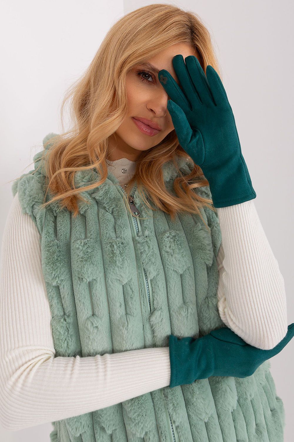  Gloves model 190879 AT 