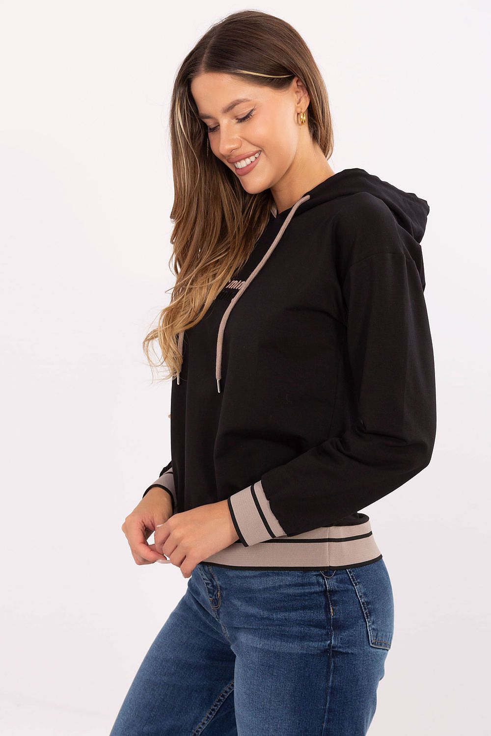  Sweatshirt model 217025 Relevance 