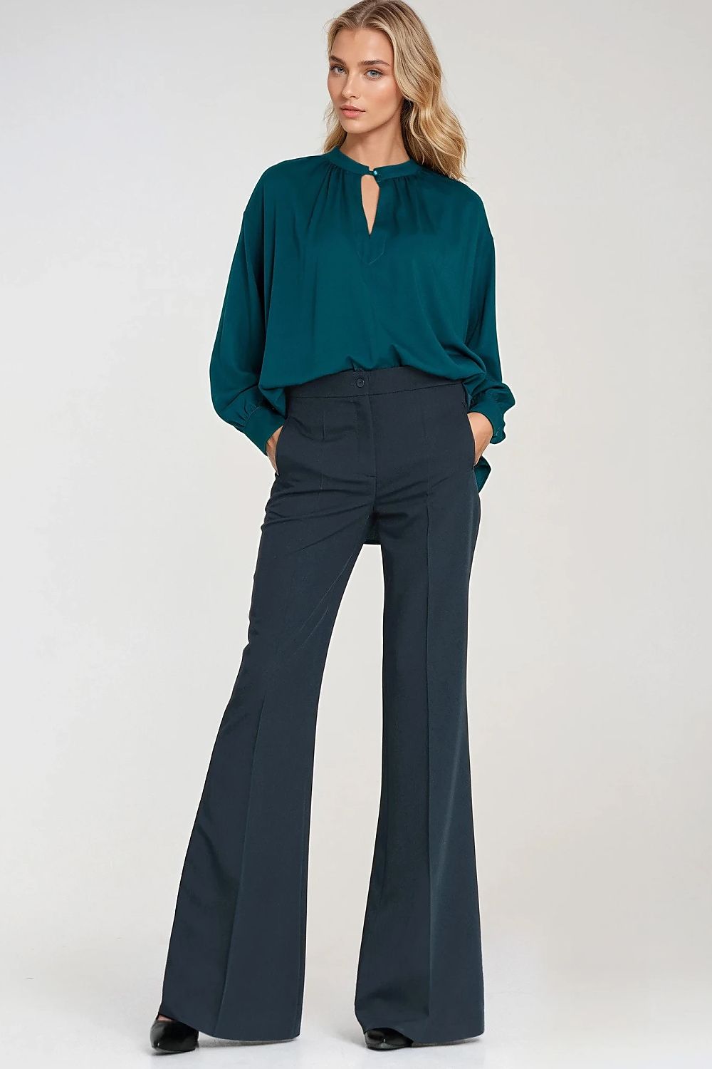  Women trousers model 219778 Nife 